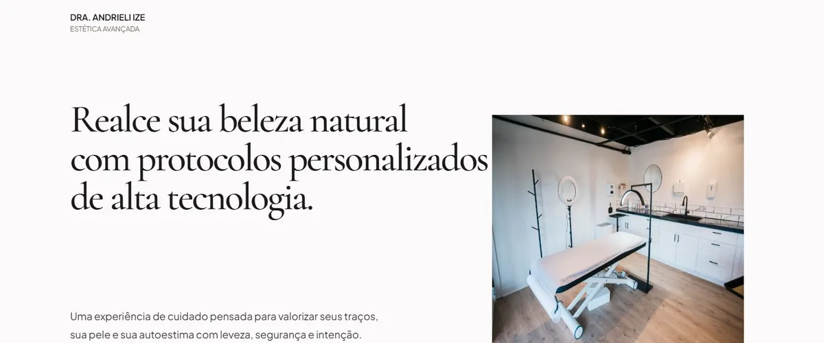 Topo do site da Clínica Renove, com o título “Realce sua beleza natural”